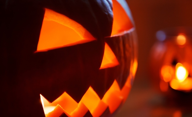 Sinking Teeth into Halloween: A Denture-Wearer's Guide to the Festivities